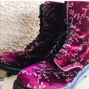 Floral velvet size 9 Doc Martens